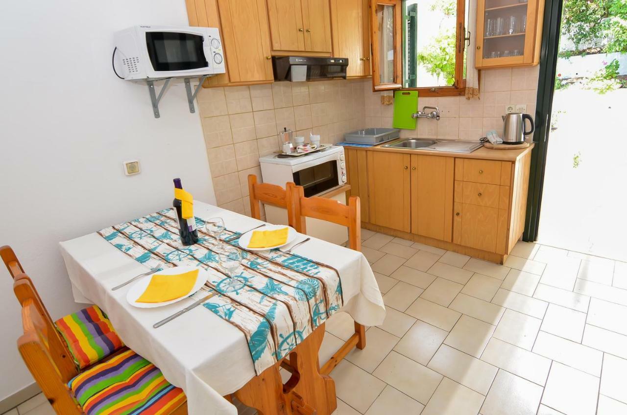 Alex-Giannis Apartments, Barbati Luaran gambar