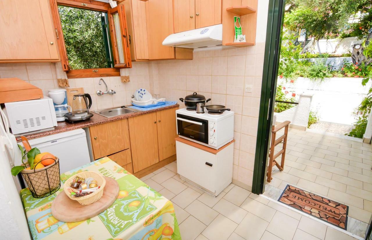Alex-Giannis Apartments, Barbati Luaran gambar